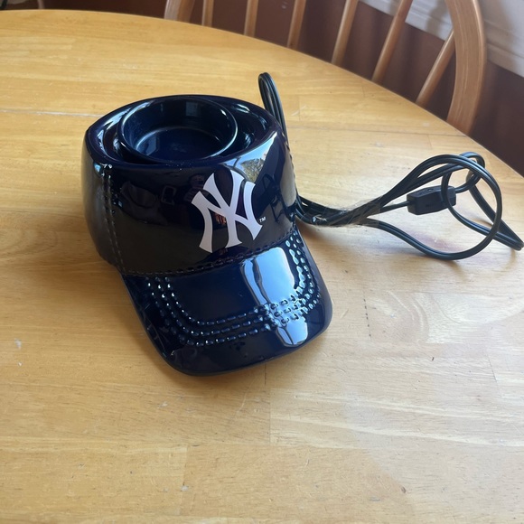 Scentsy New York Yankees ball cap candle wax warmer - Picture 1 of 6